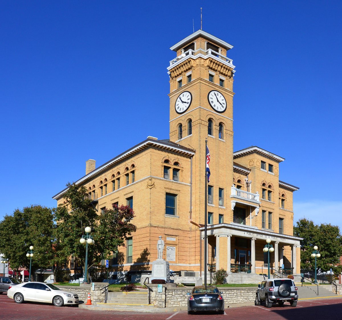 Cass County Courthouse on the Harrisonville, MO town square